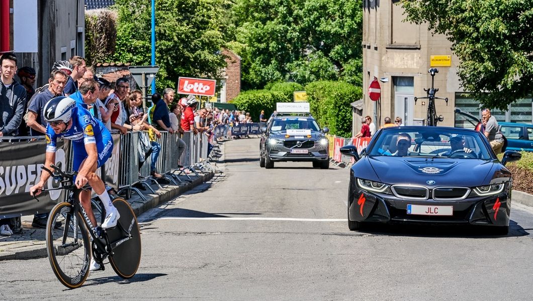 Deceuninck – Quick-Step uses all-electric BMW i8 Roadster at the Belgium Tour