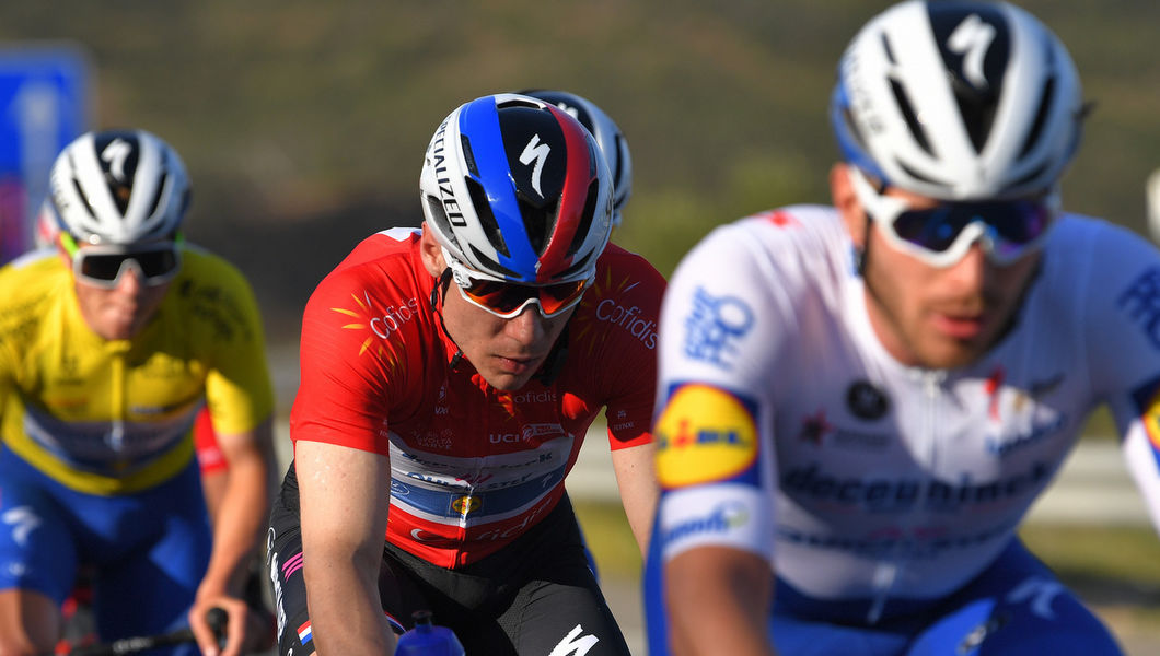 Jakobsen strengthens grip on the red jersey