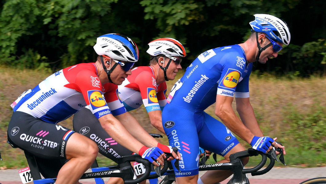 Chaotic bunch sprint at the Tour de Pologne