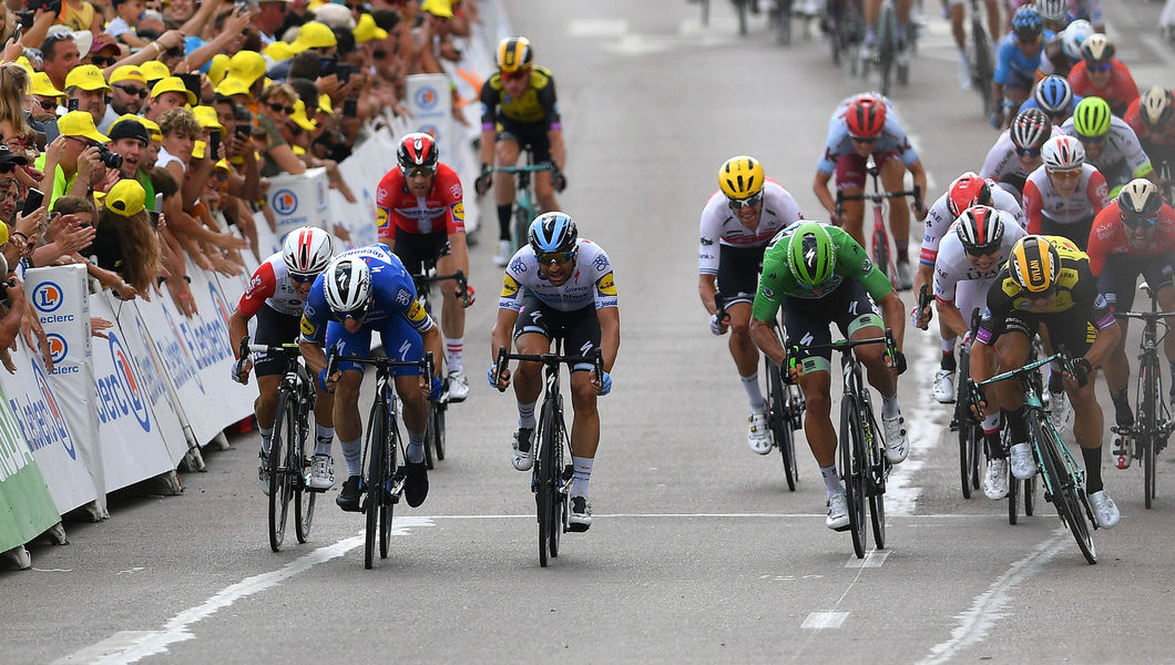 Tour de France: lekke band gooit roet in het eten voor Viviani