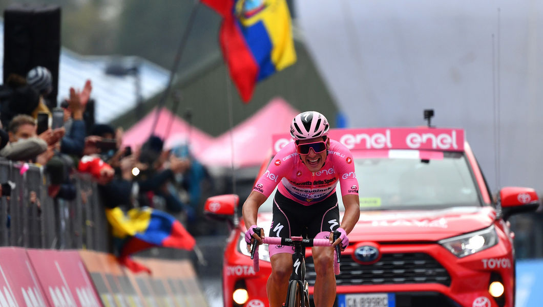 Giro d’Italia: Almeida blijft in maglia rosa