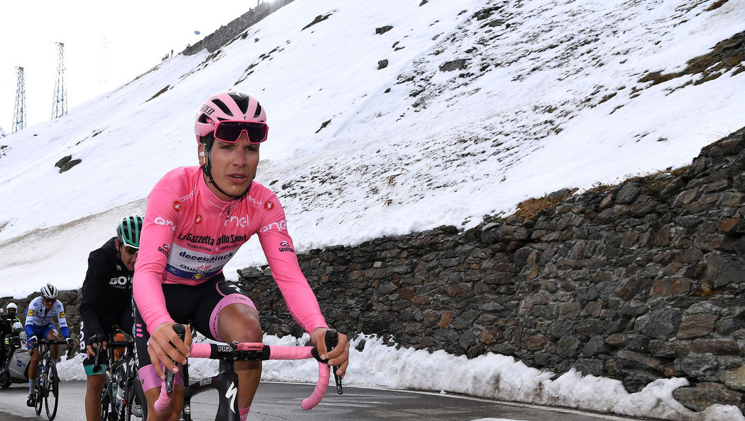 Almeida honours the maglia rosa on Giro d’Italia queen stage