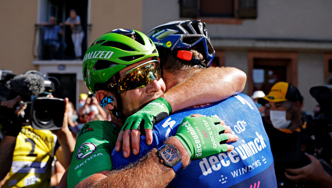 Mark Cavendish en the Wolfpack in de zevende hemel tijdens Tour de France