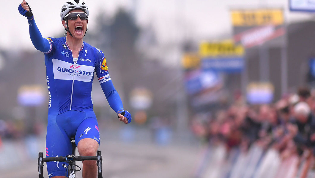 Niki Terpstra visits the Quick-Step Floors Pop-up Store