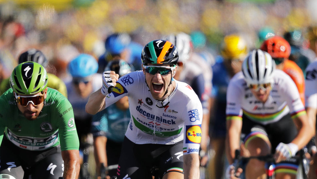 Sam Bennett zegeviert in 10e rit Tour de France