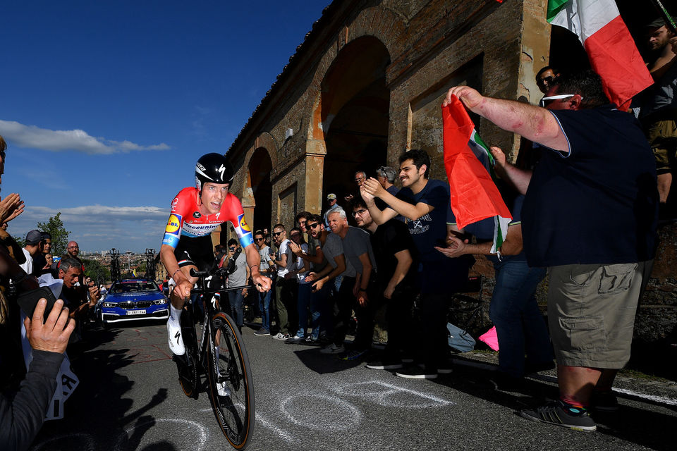 Bologna gives a warm welcome to the Corsa Rosa