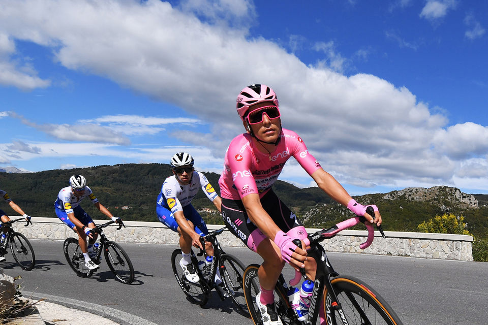 Almeida defends Giro d’Italia maglia rosa in the crosswinds