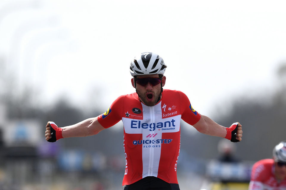 Kasper Asgreen schrijft Ronde van Vlaanderen op zijn naam