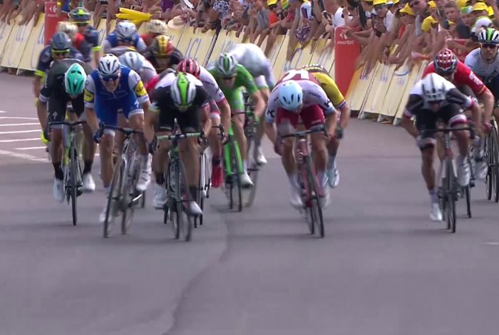 2017 Tour de France - Sprint stage: 9 riders, 9 POV 